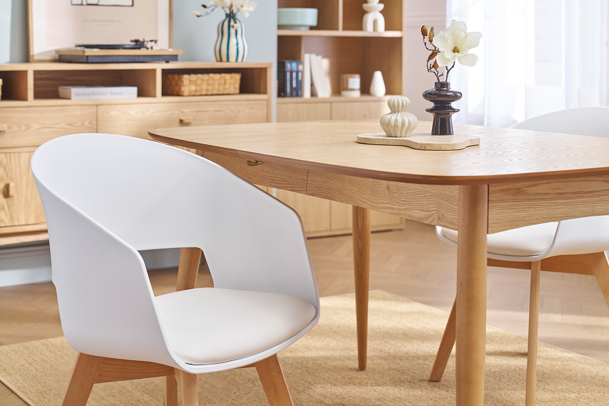 Silla escandinava blanca y de madera clara PRISMA
