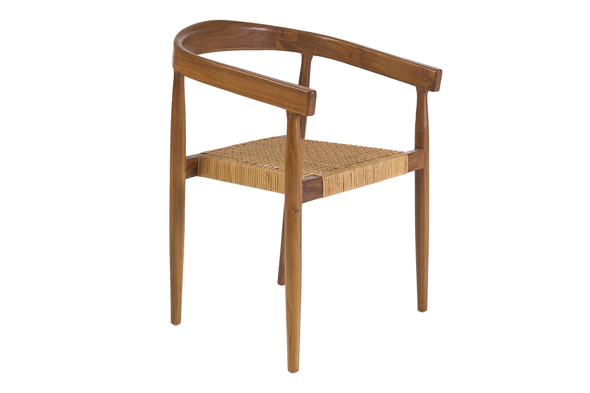 Silla de madera de teca maciza con rejilla de rat�n, vista de 3/4