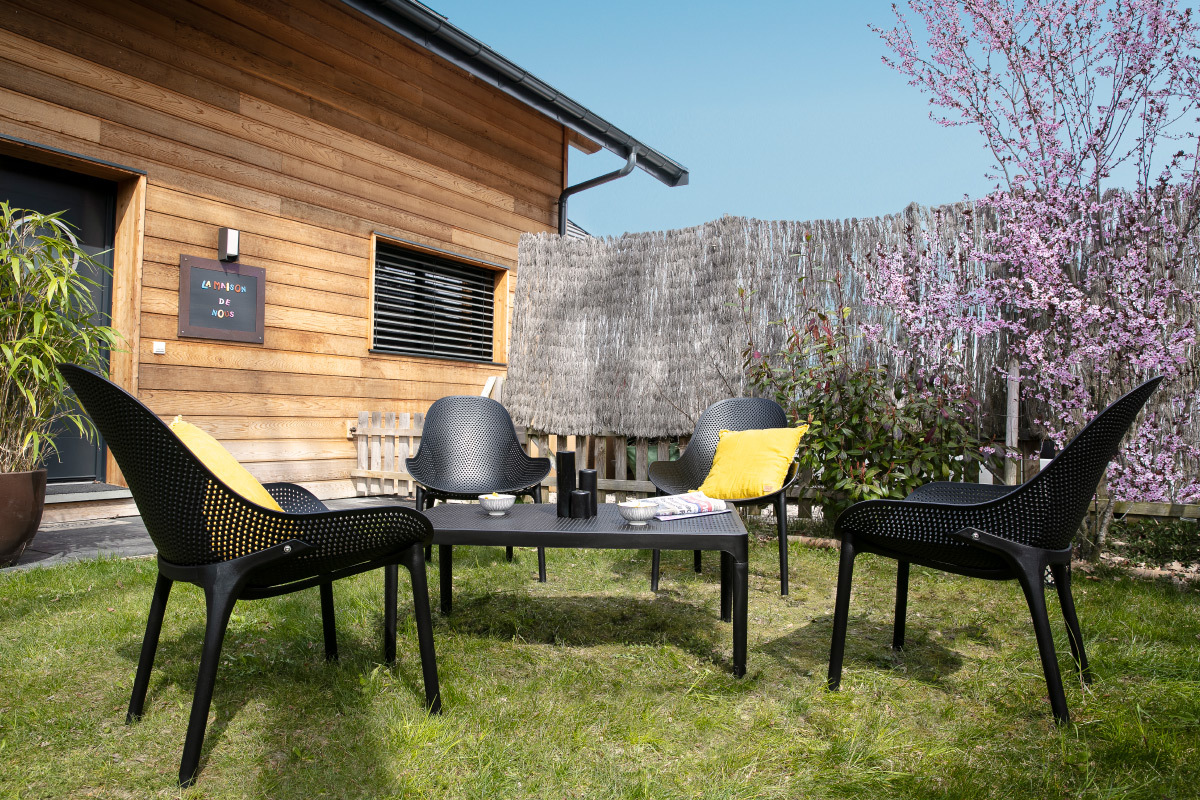 Sillas apilables grises interior / exterior (lote de 4) OSKOL