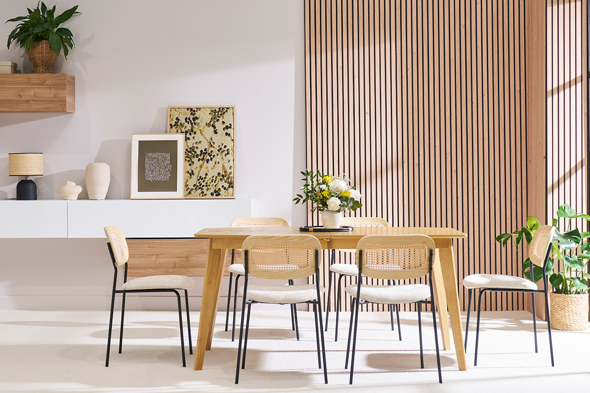 Sillas de diseo en tela efecto terciopelo texturizado beige, metal cromado y tejido de ratn (set de 2) MIRANDA