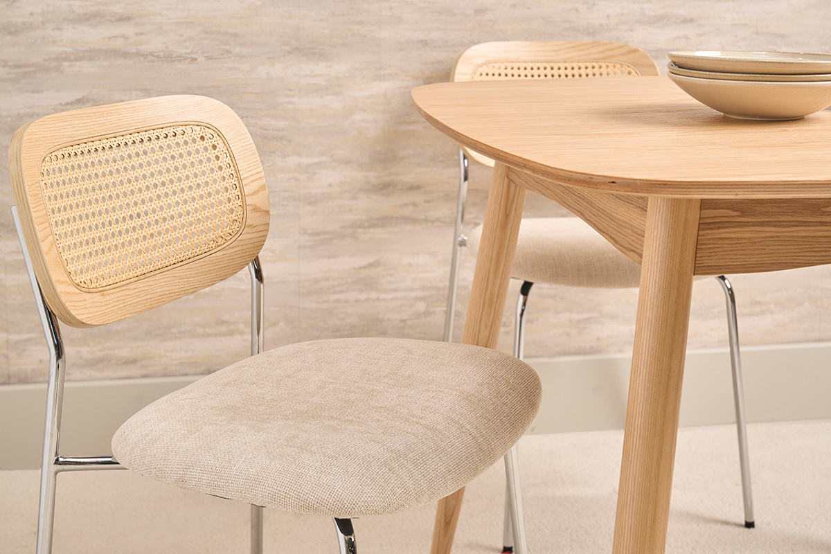 Sillas de dise�o en tela efecto terciopelo texturizado beige, metal cromado y tejido de rat�n (set de 2) MIRANDA