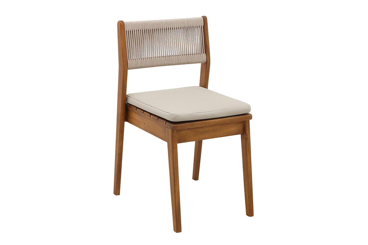 Silla de jard�n de madera y cuerda trenzada, vista de 3/4.