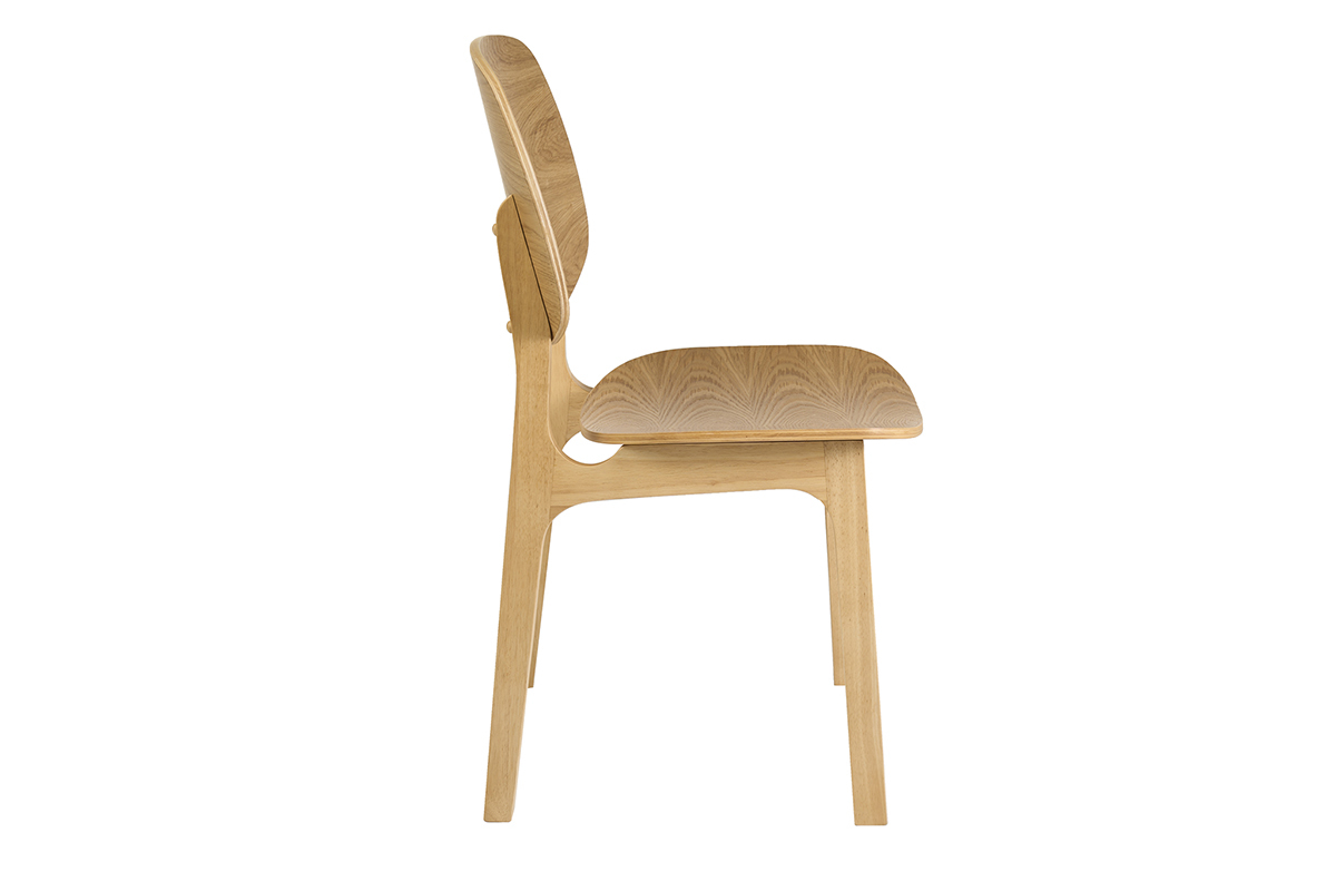 Silla de madera clara de fresno vista de perfil, dise�o escandinavo, asiento amplio y respaldo curvado.