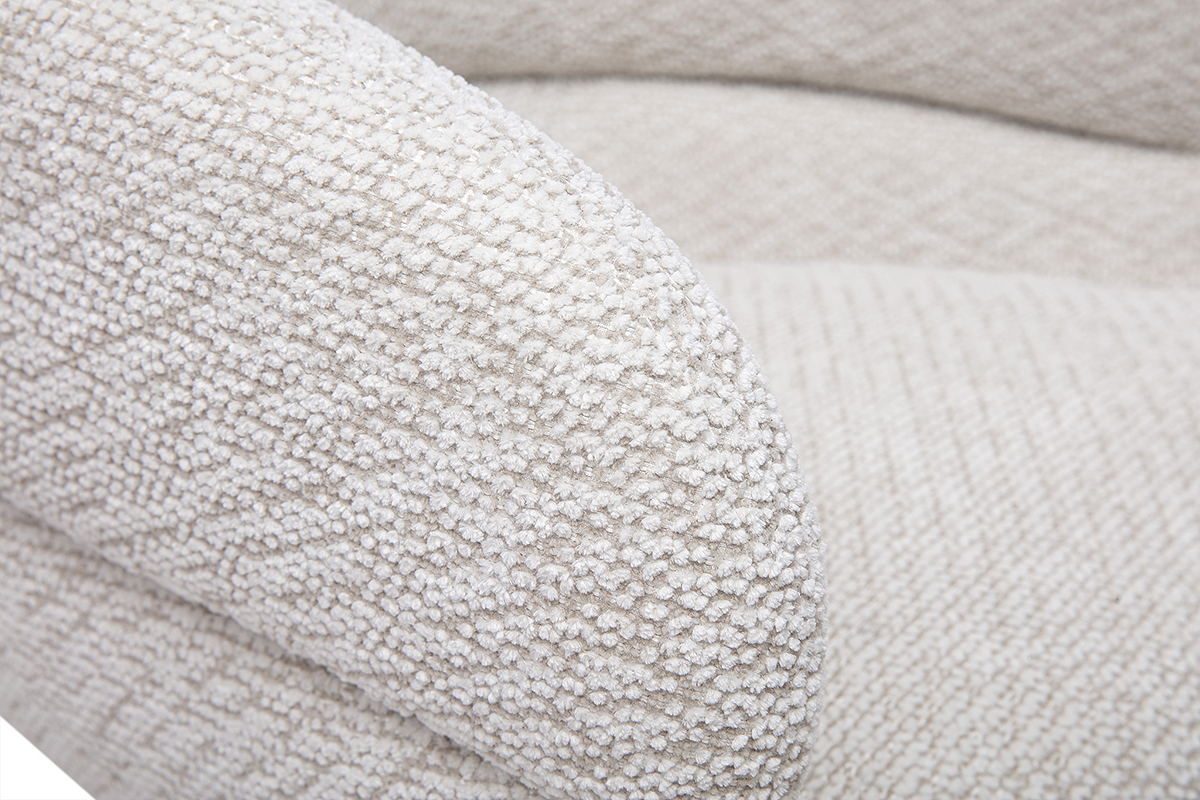 Detalle de la tela de terciopelo chenilla beige de las sillas TIGGY, vista de cerca.