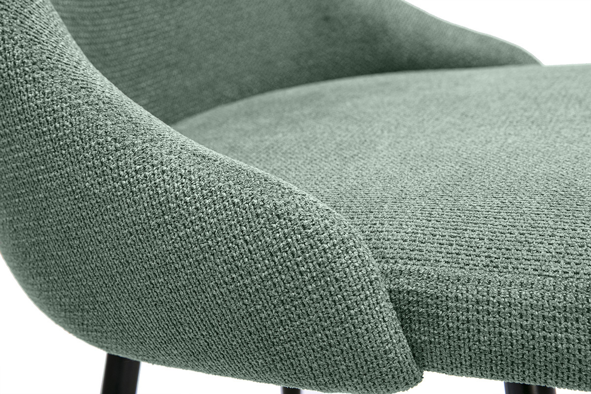 Detalle de una silla de tela chenilla verde caqui con base de metal negro, vista de cerca.