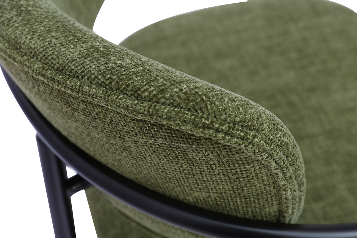 Detalle de tela verde caqui y marco de metal negro silla SWIFT.