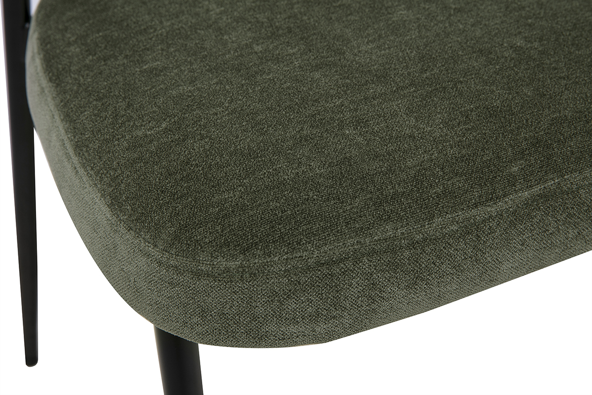 Detalle del acolchado de la silla BREKA en tejido con efecto terciopelo verde caqui, vista de cerca.