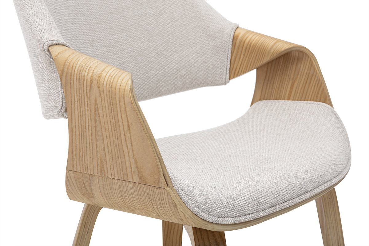 Detalle de la silla SEVAN en tejido beige y madera clara, vista de cerca.