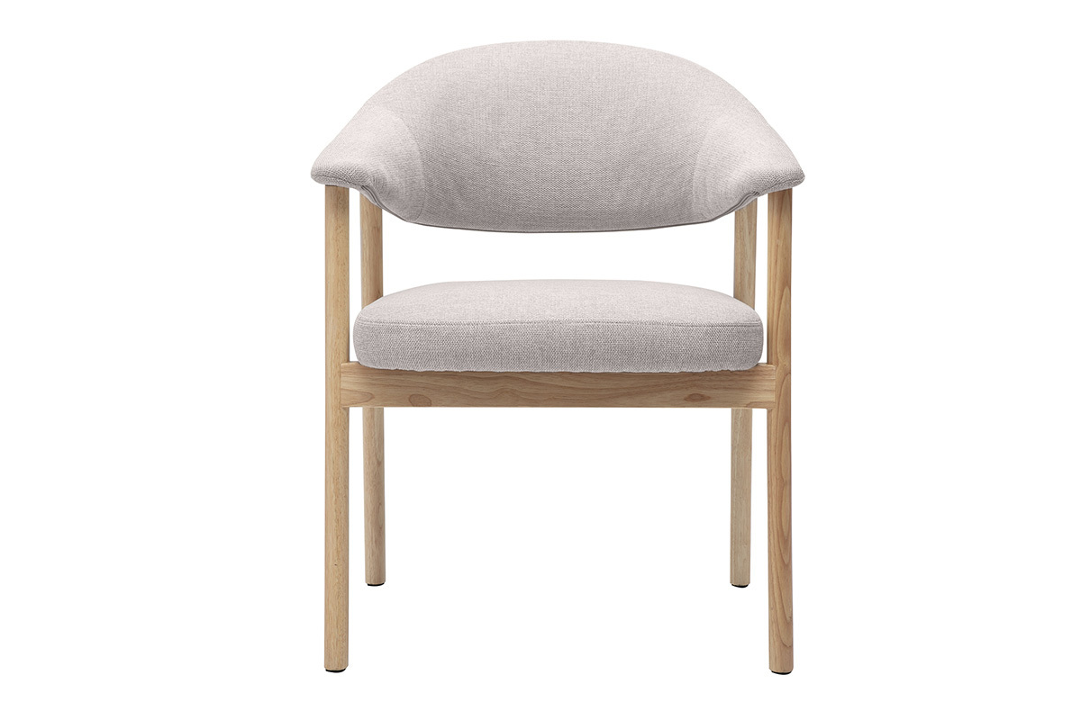 Silla de tela con efecto terciopelo texturizado color beige con patas de madera clara, vista de frente.