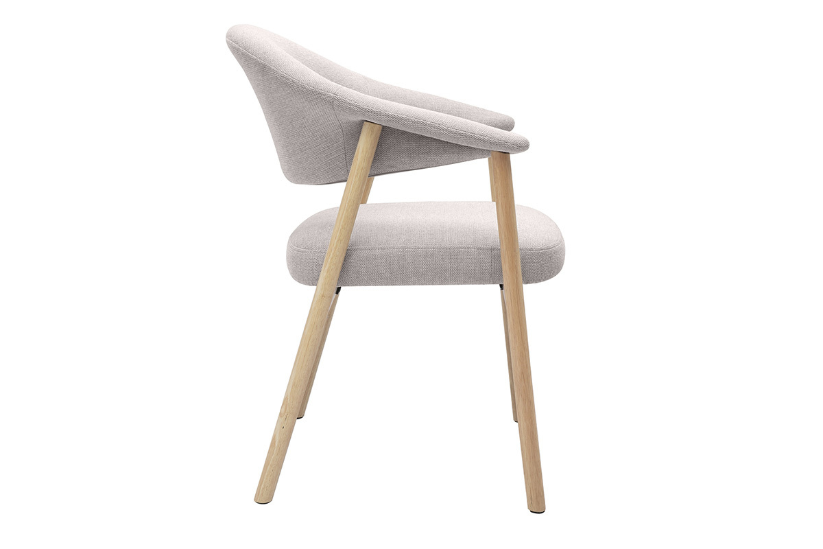 Silla de tela de terciopelo texturizado beige con reposabrazos y patas de madera clara, vista de perfil.