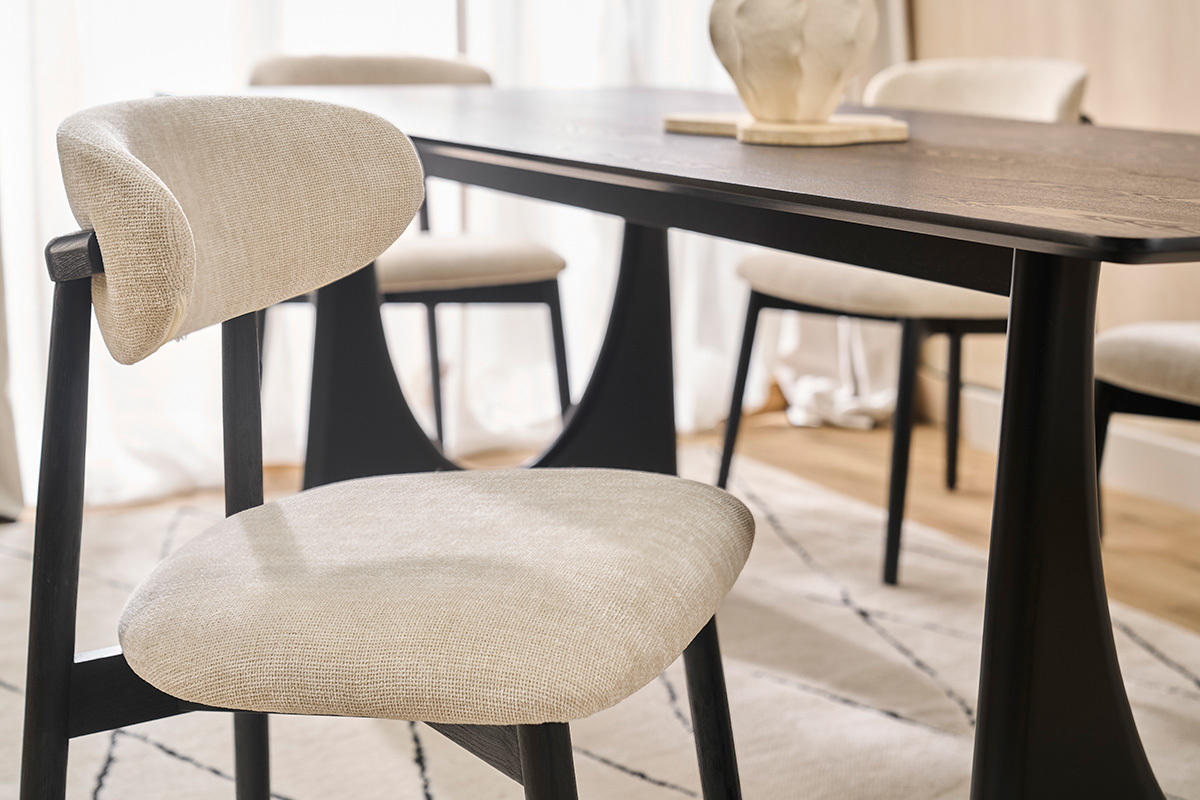 Sillas de tela efecto terciopelo texturizado beige y madera negra (juego de 2) SIAME