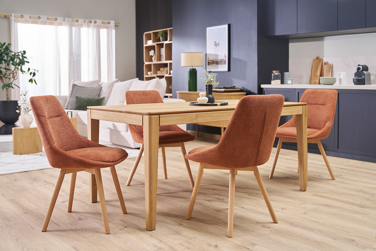 Sillas de tela efecto terciopelo texturizado en color tierra quemada y madera clara (lote de 2) ALESS