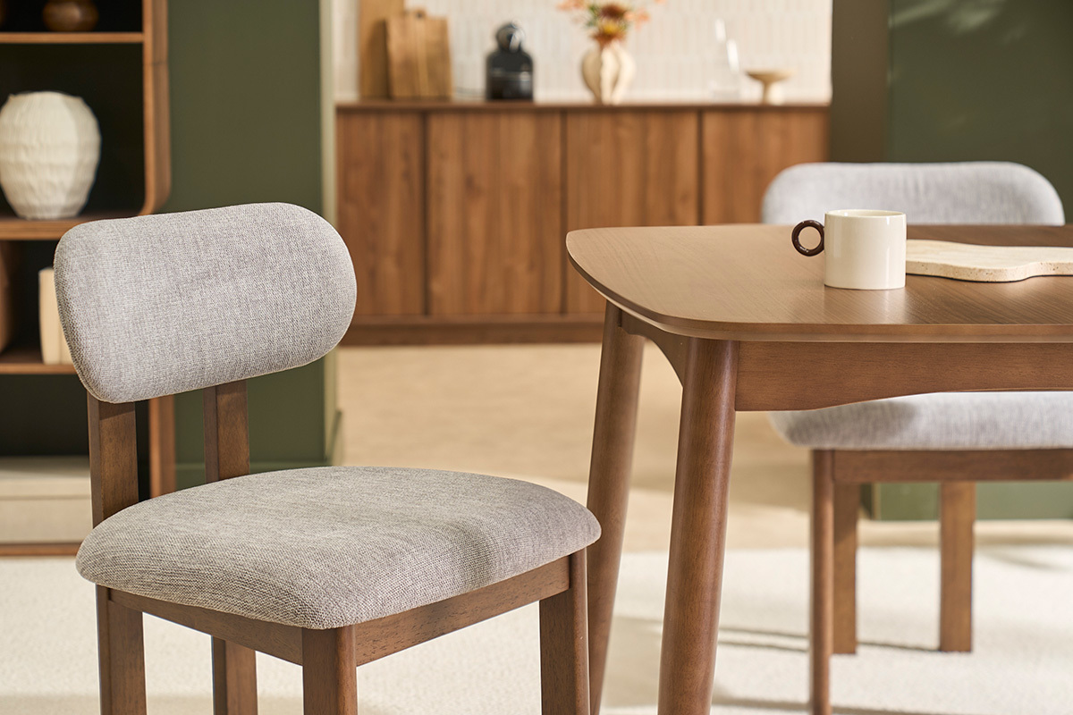 Sillas de tela efecto terciopelo texturizado gris y madera nogal oscura (lote de 2) NORMI