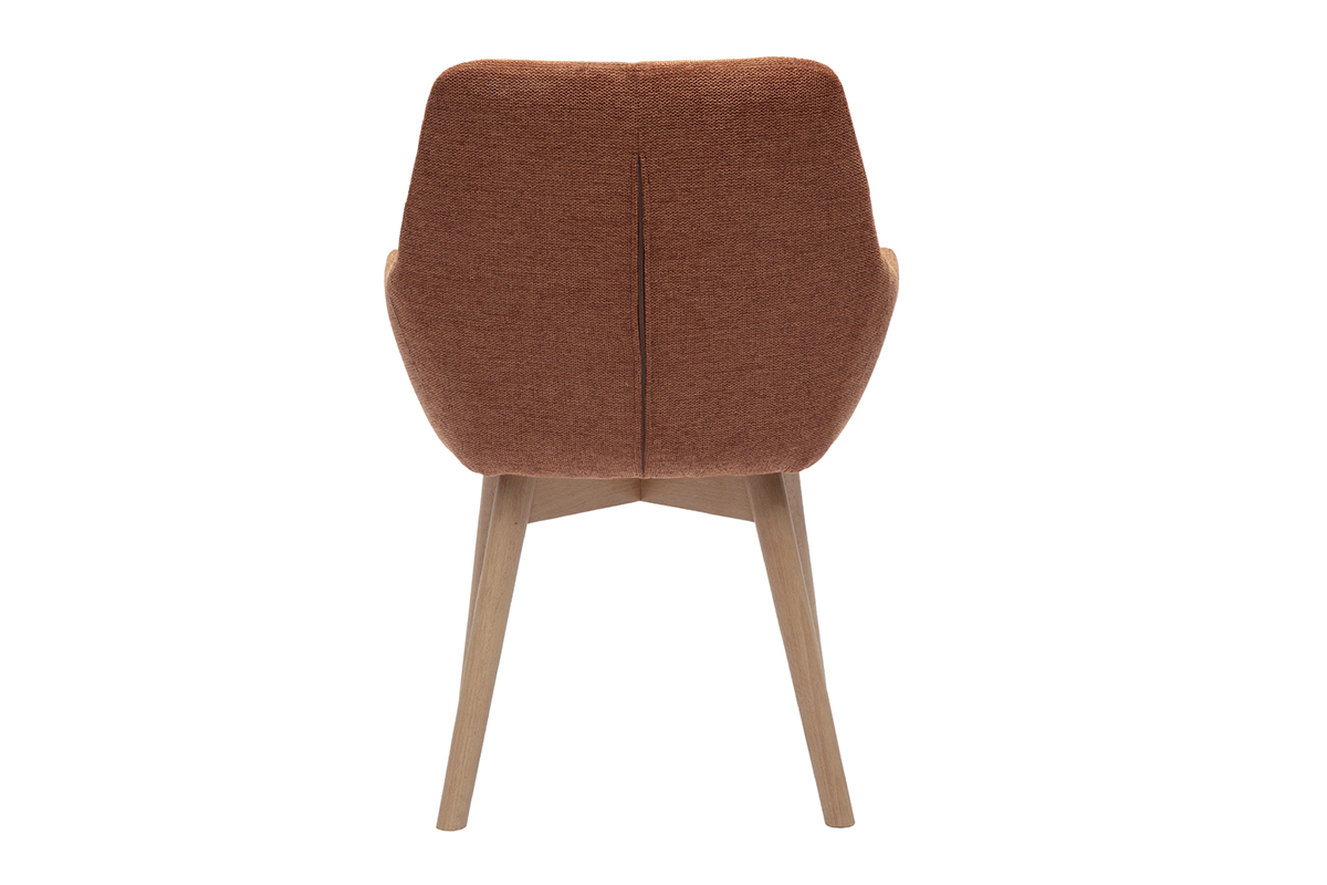 Silla de tela color tierra quemada, vista trasera, patas de madera clara.