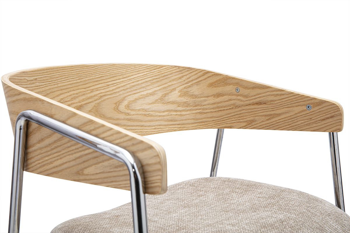 Detalle de una silla FANELY en tejido topo con respaldo de madera clara y patas cromadas, vista de perfil.