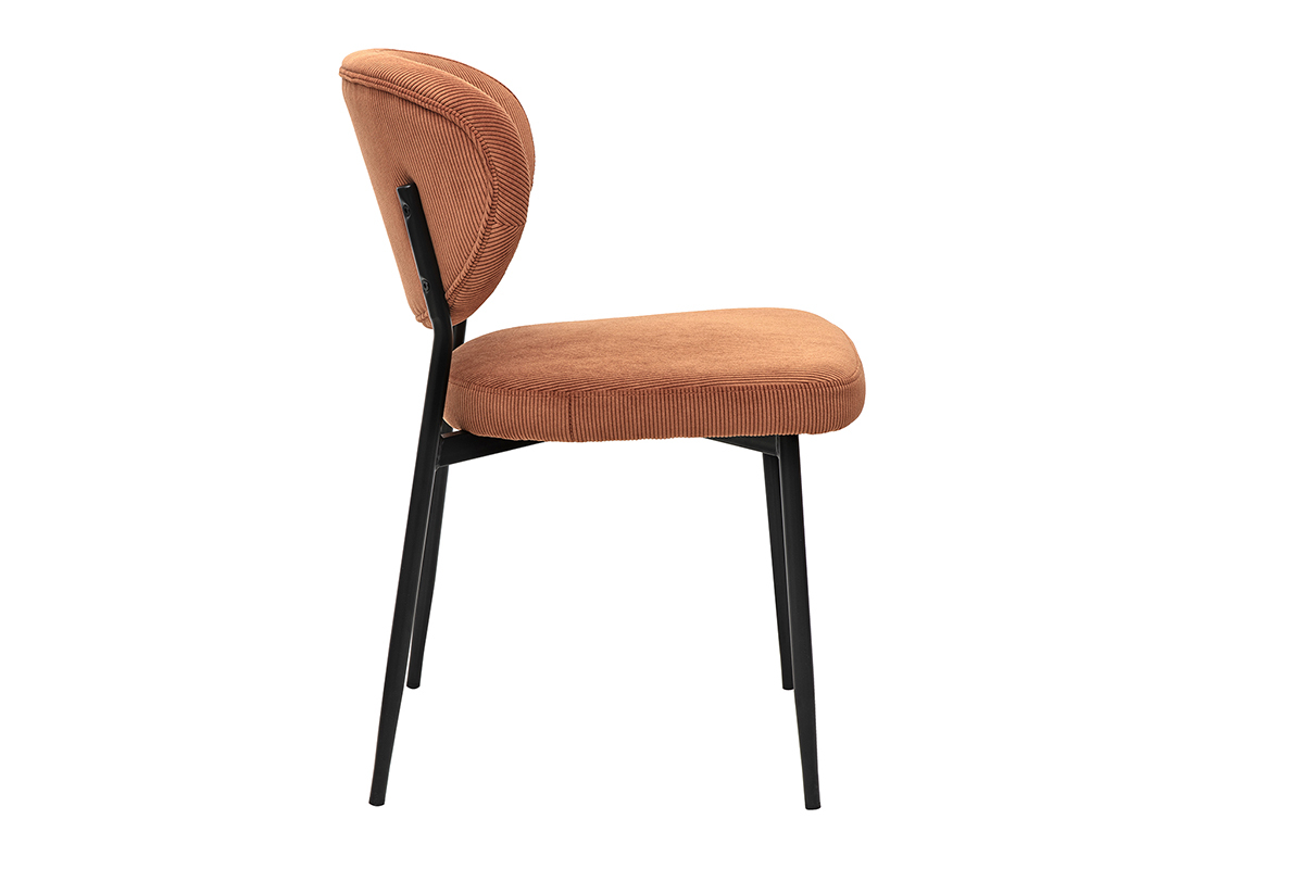 Silla de pana en color tierra quemada con patas de metal negro, vista lateral.