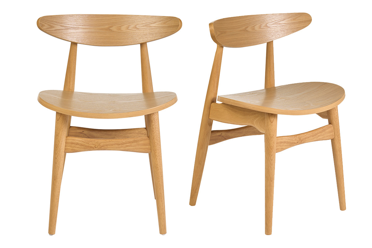 Dos sillas escandinavas de madera clara, vista frontal, con formas curvas y patas de caucho.