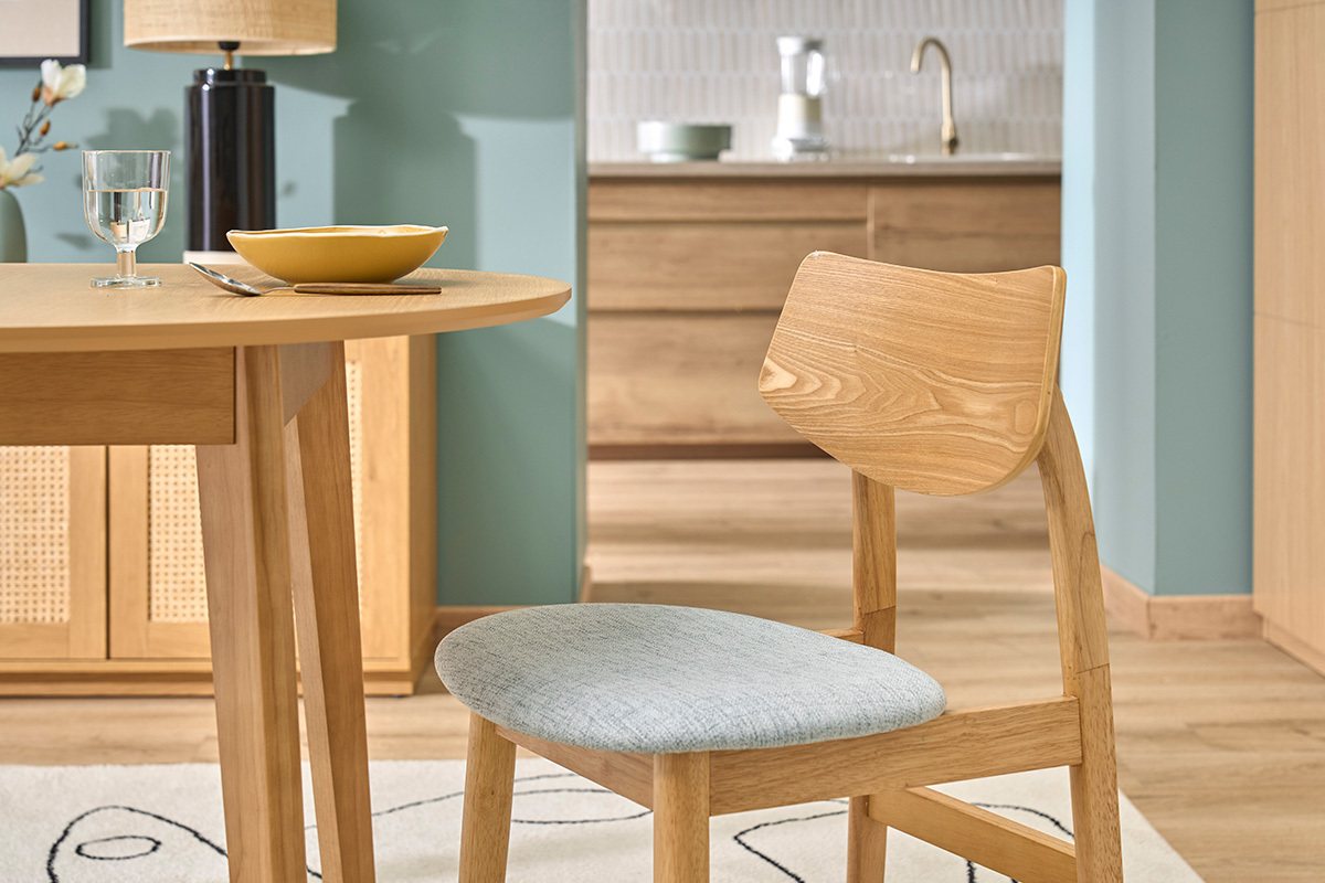 Sillas escandinavas de madera clara y tela celad�n (lote de 2) ELION
