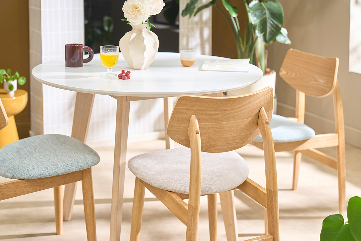 Sillas escandinavas de madera clara y tela efecto terciopelo texturizado beige (juego de 2) ELION