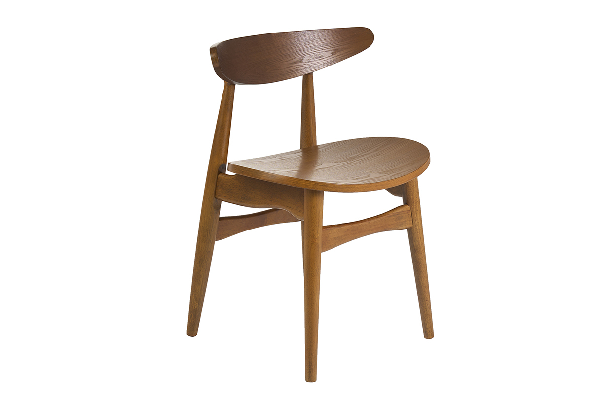 Silla escandinava de madera de fresno oscuro, vista en 3/4, con un dise�o depurado y curvas elaboradas.