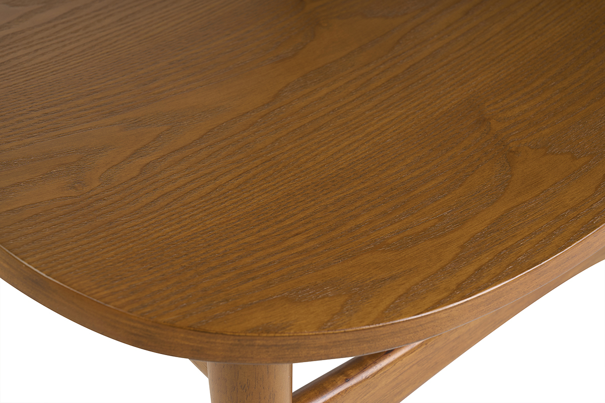 Vista en primer plano del asiento de madera oscura de una silla escandinava WALFORD