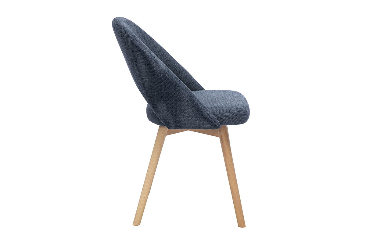 Silla escandinava de tela de terciopelo azul oscuro vista de perfil con base de madera clara