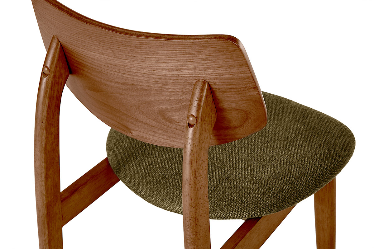 Silla escandinava de madera oscura y tela verde caqui, vista trasera con detalles de las curvas.