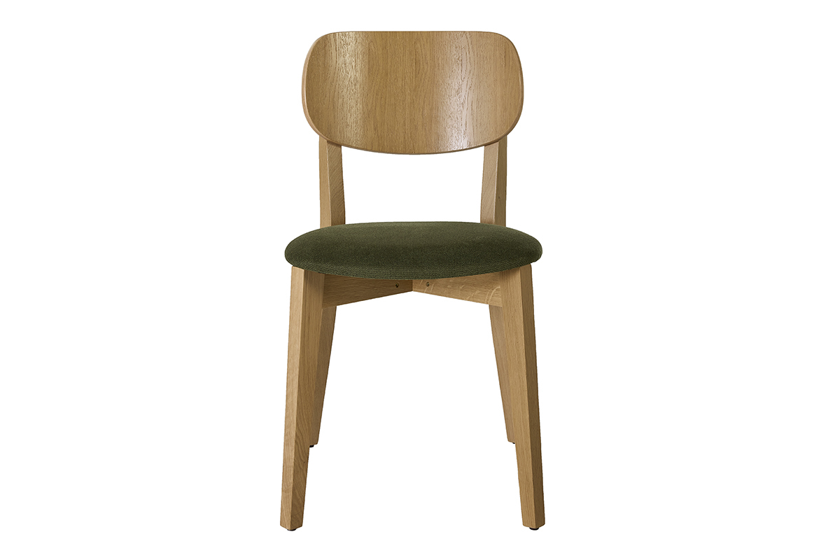Silla vintage de madera clara de roble con asiento de tela de terciopelo texturizado verde caqui, vista frontal.