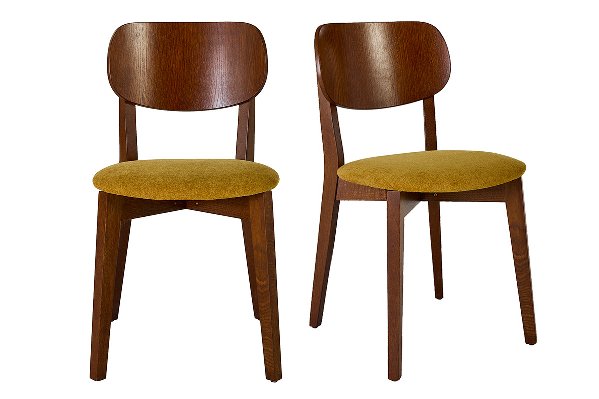 Lote de 2 sillas vintage de madera oscura de roble y tela de terciopelo amarillo mostaza, vista frontal.