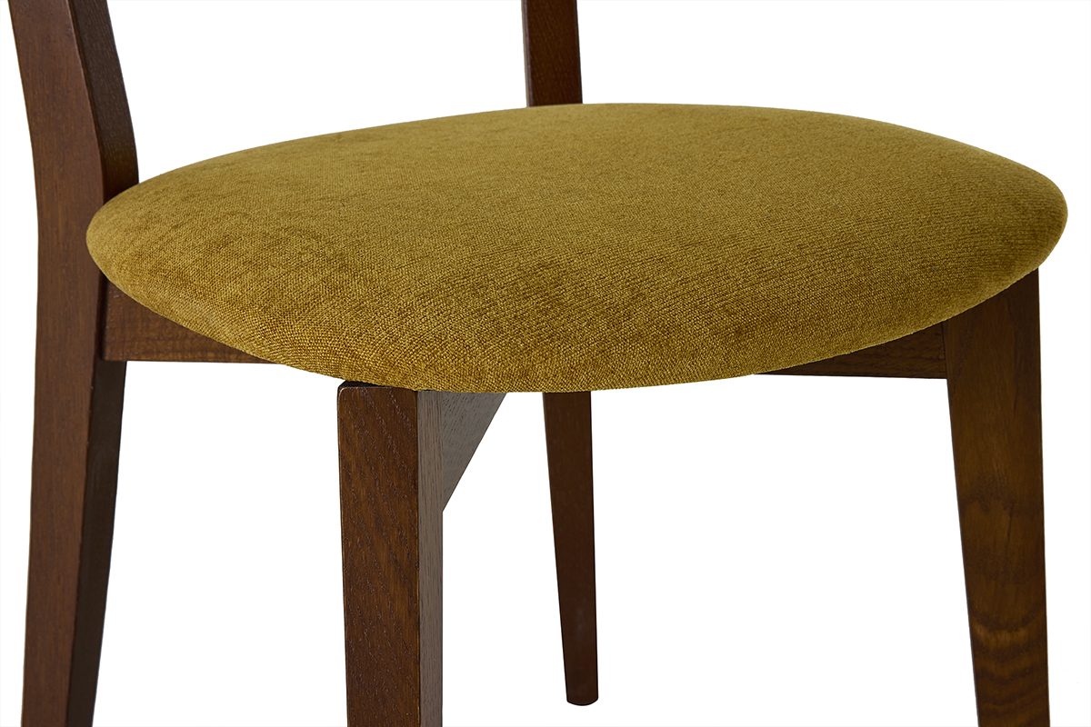 Detalle de la silla vintage LUCIA en madera oscura con asiento de tela de terciopelo amarillo mostaza