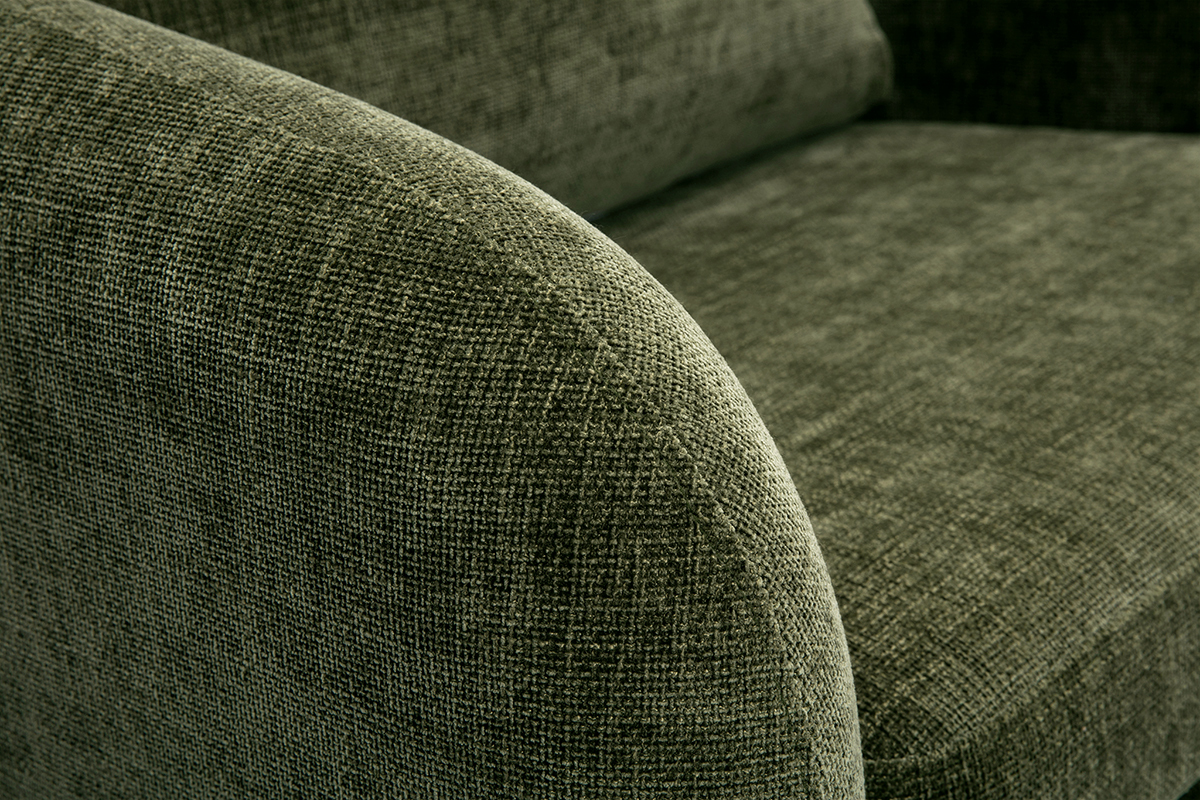 Detalle de la tela efecto terciopelo texturizado verde caqui del sof convertible MAHAUT.