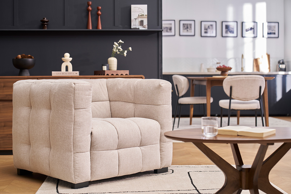 Silln de diseo en tela efecto terciopelo texturizado beige CORTO