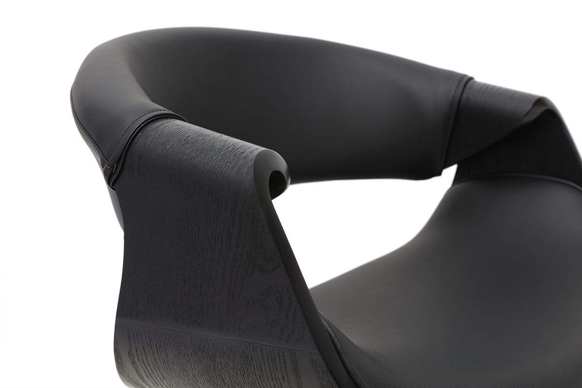 Sill�n de dise�o negro ARAMIS con reposabrazos, vista en detalle del asiento y los acabados en madera negra.