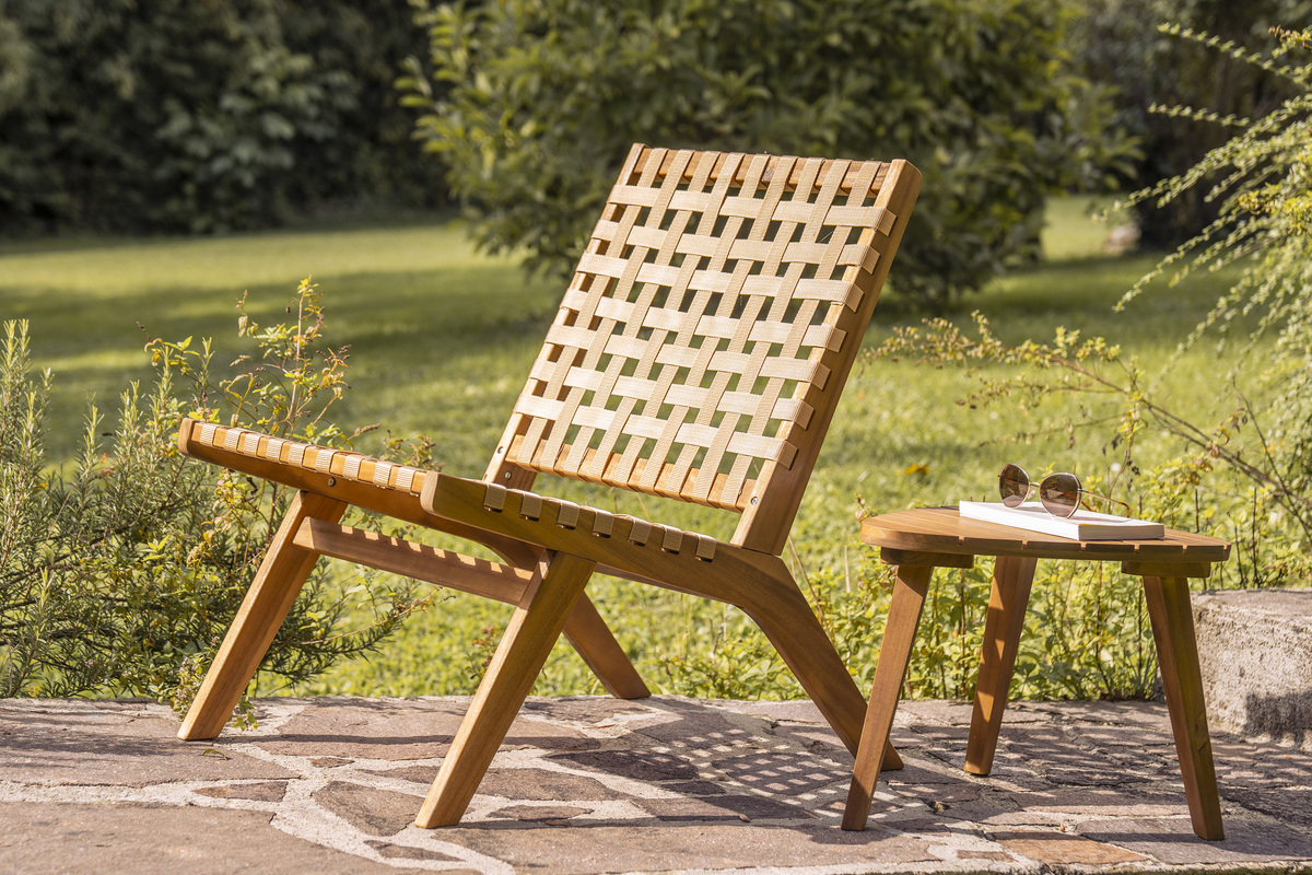 Sillón de jardín de madera maciza con cinchas beige LUCEA