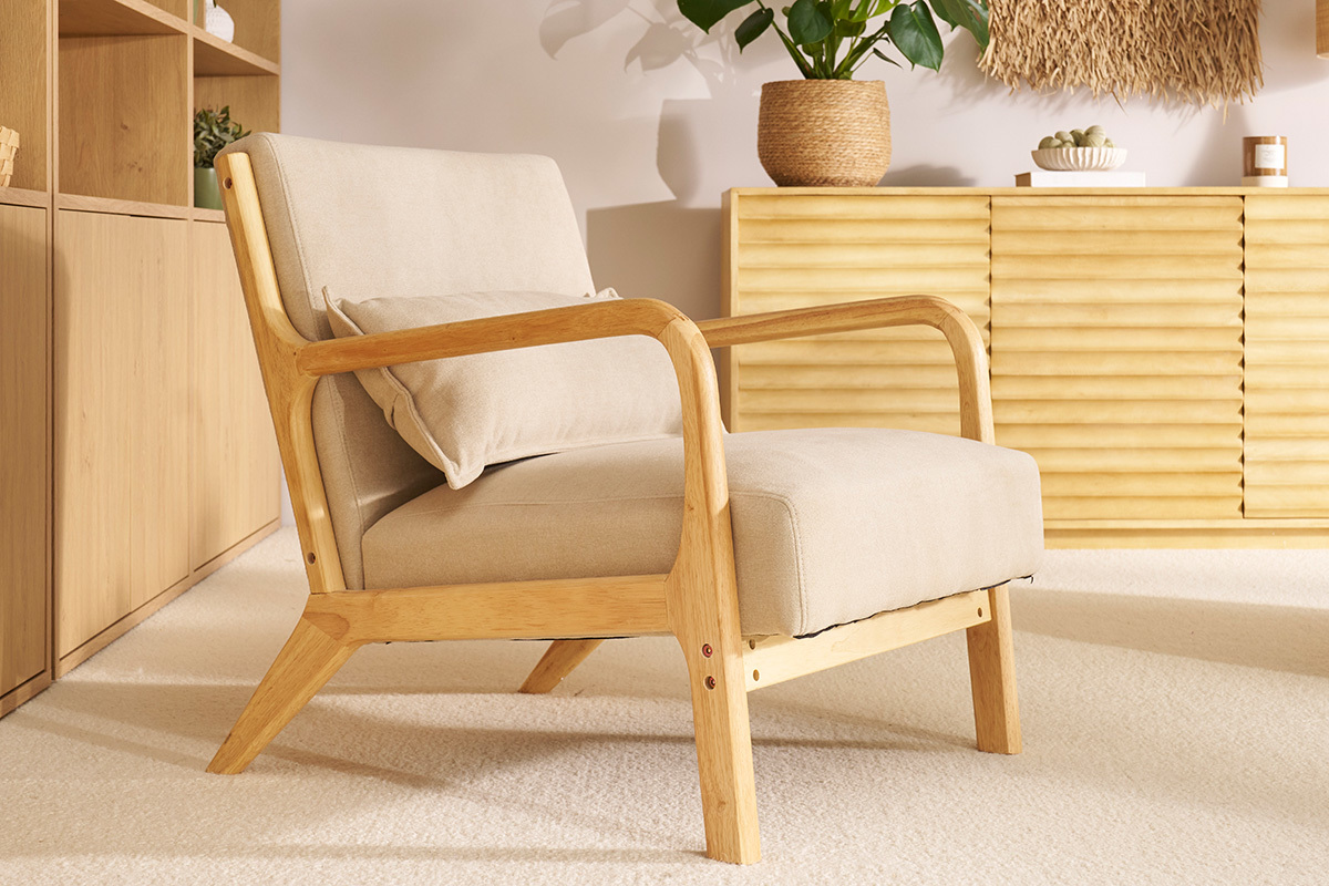 Silln de madera clara y tela efecto aterciopelado beige DERRY