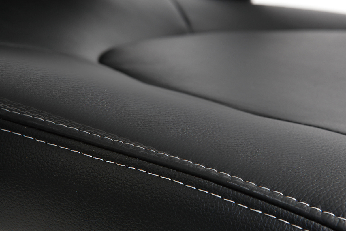 Sill�n de oficina dise�o cuero negro DARIO