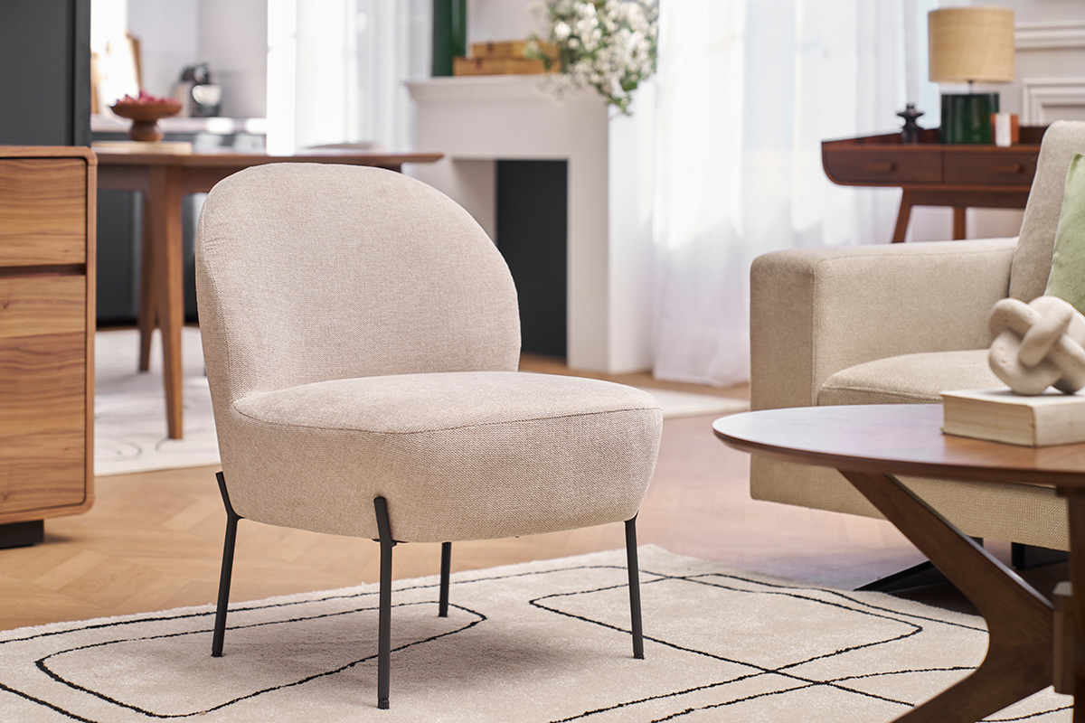 Silln de tejido efecto aterciopelado texturizado beige y metal negro BELEY
