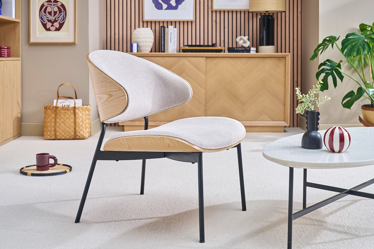 Sill�n de tela efecto terciopelo texturizado beige, madera clara y metal negro FABULO