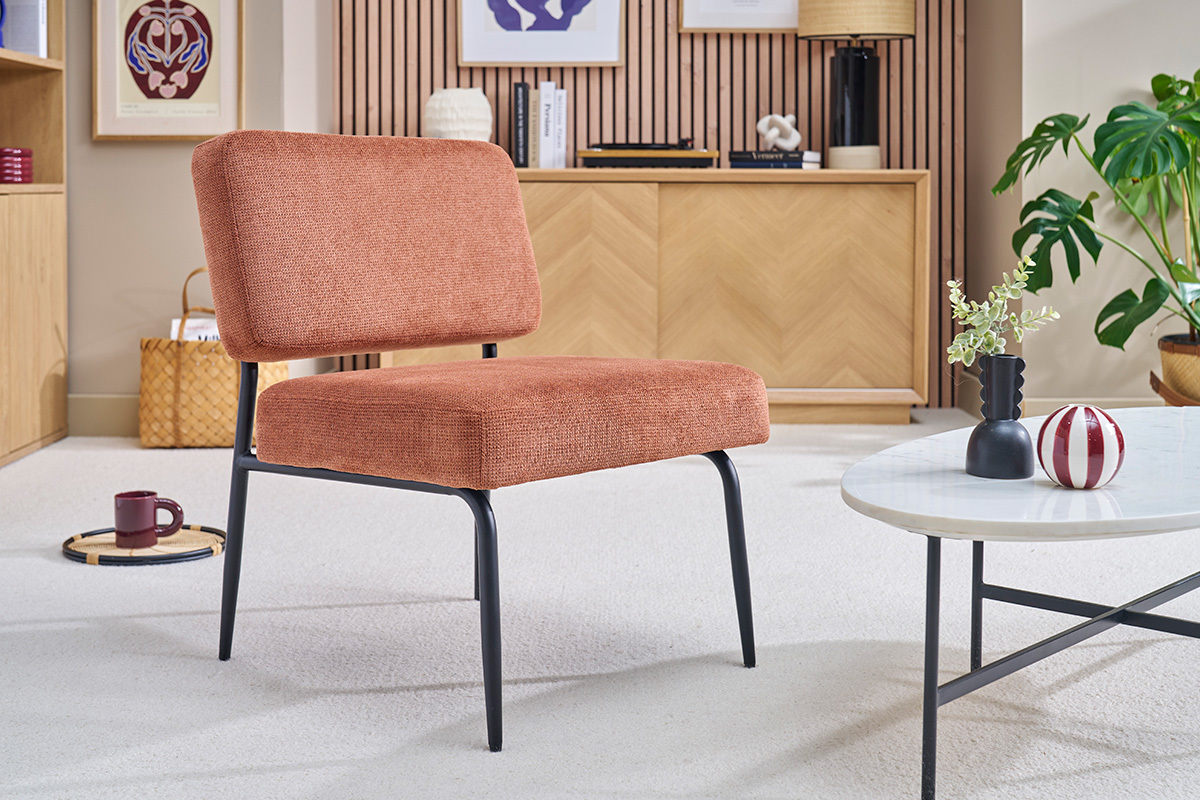 Sill�n en tejido efecto terciopelo texturizado tierra quemada y metal negro VEDANA