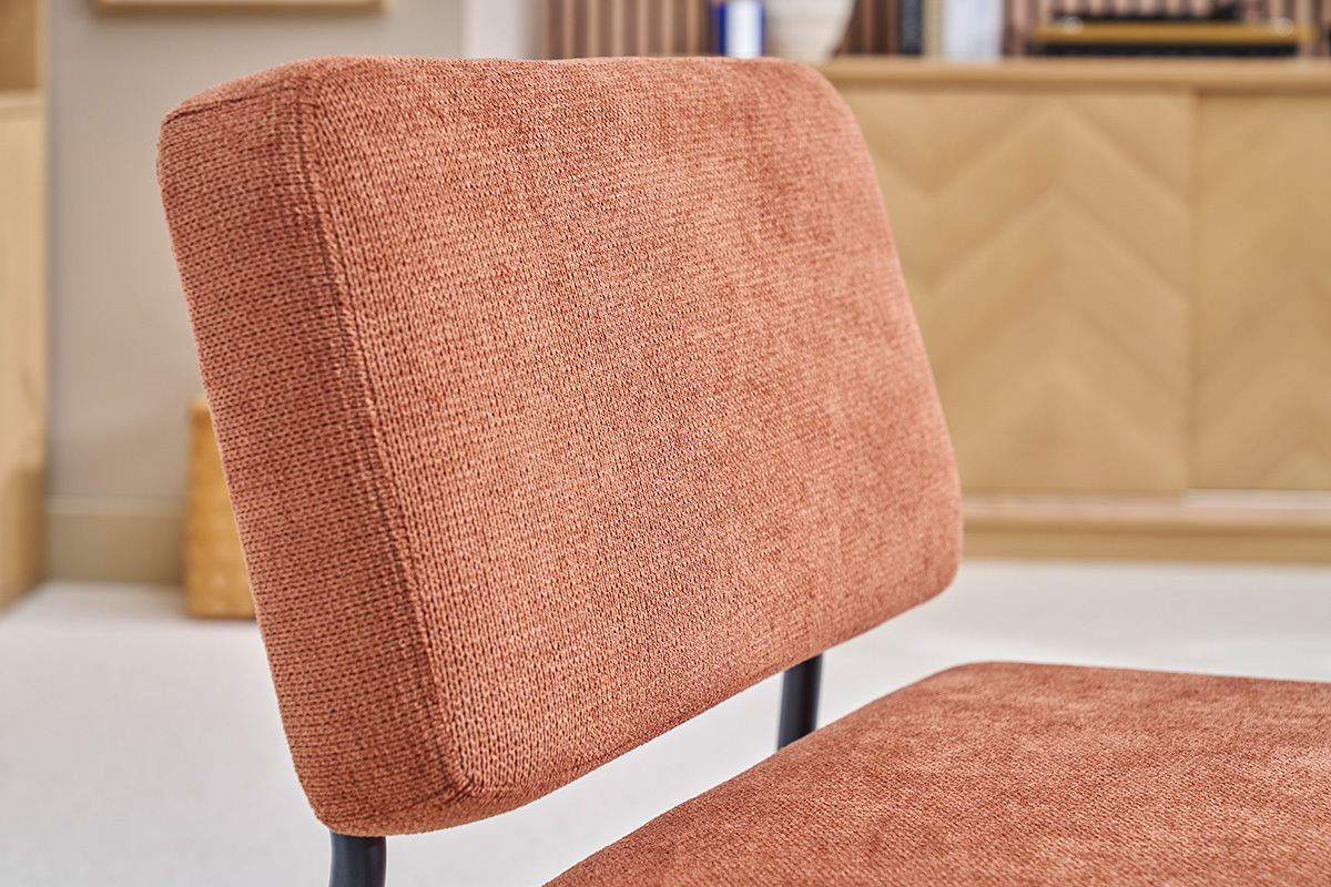 Sill�n en tejido efecto terciopelo texturizado tierra quemada y metal negro VEDANA