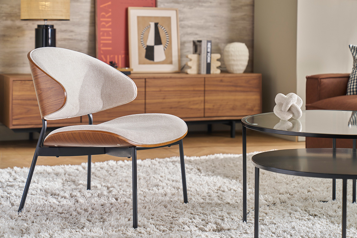 Sill�n en tela efecto terciopelo texturizado beige, madera oscura y metal negro FABULO