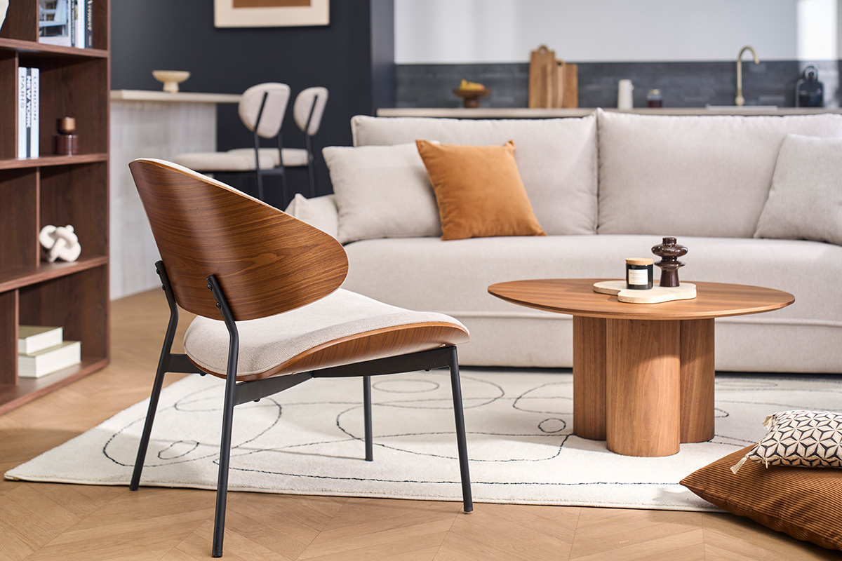 Sill�n en tela efecto terciopelo texturizado beige, madera oscura y metal negro FABULO