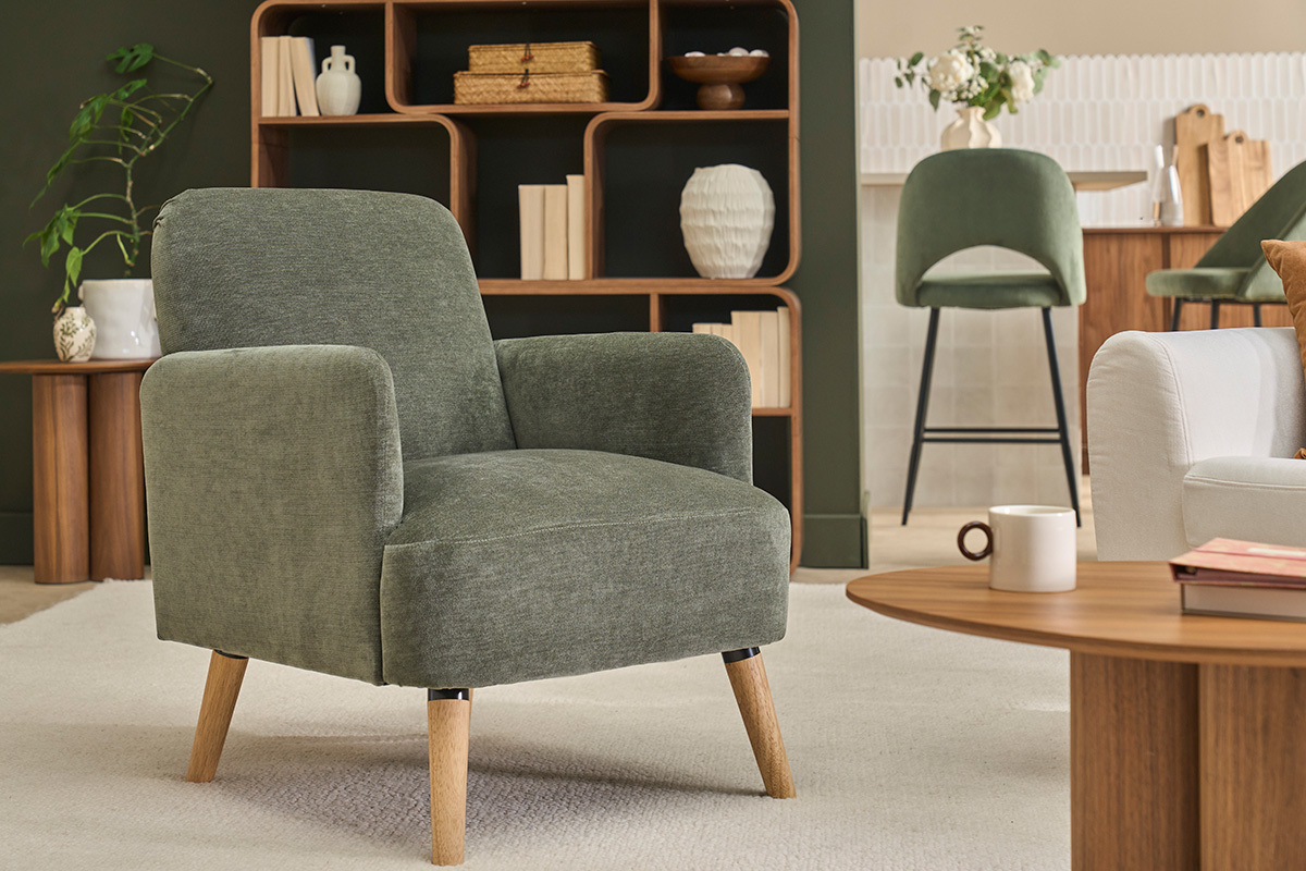 Sill�n escandinavo en tela efecto terciopelo verde caqui y madera clara ISKO