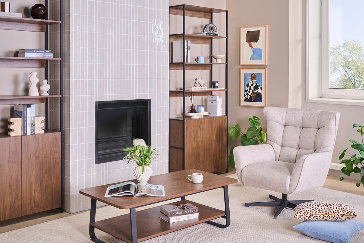 Sill�n escandinavo giratorio en tela efecto terciopelo texturizado beige y metal AVERY