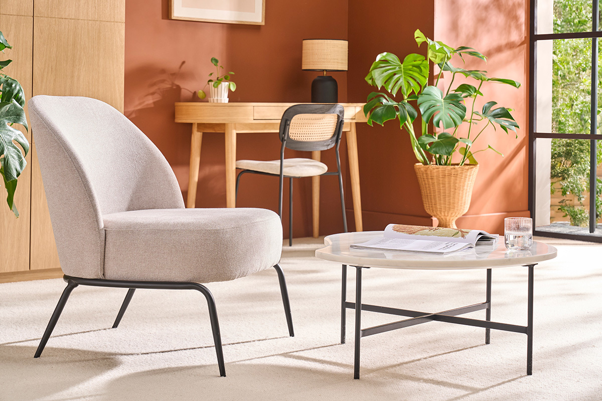 Silln moderno de tejido efecto aterciopelado texturizado beige y metal negro BREGO