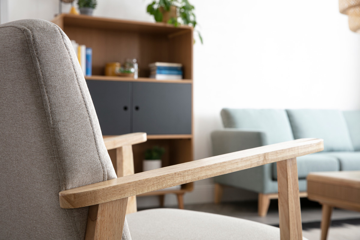 Silln nrdico beige y madera clara ABYSS