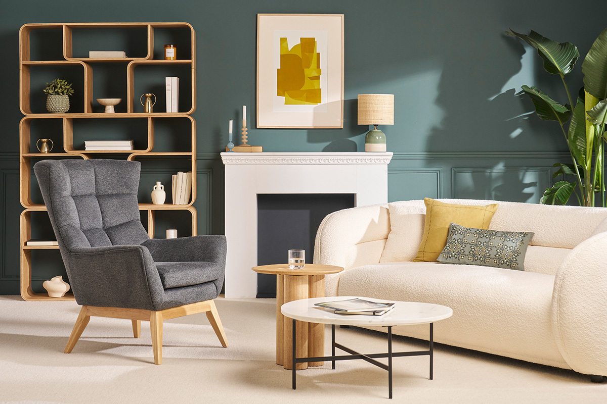 Silln nrdico con tejido efecto aterciopelado texturizado gris oscuro y madera BRODY