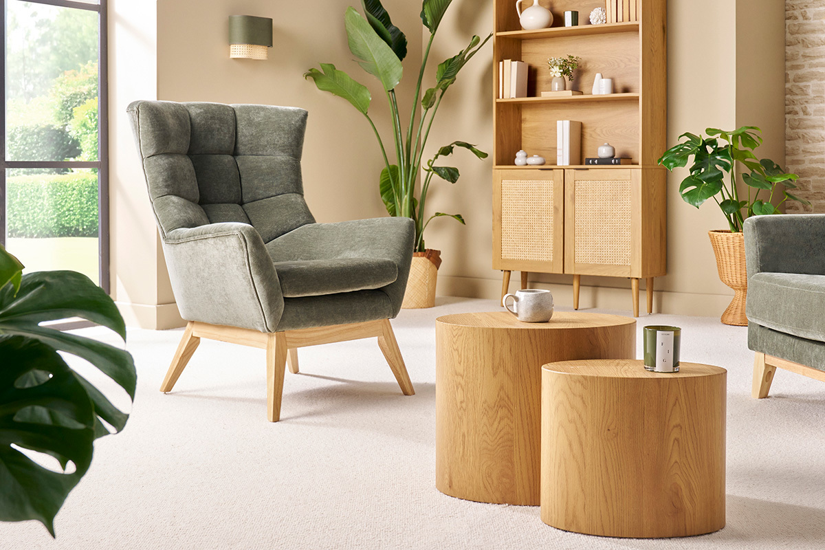 Silln nrdico de efecto aterciopelado caqui y madera BRODY