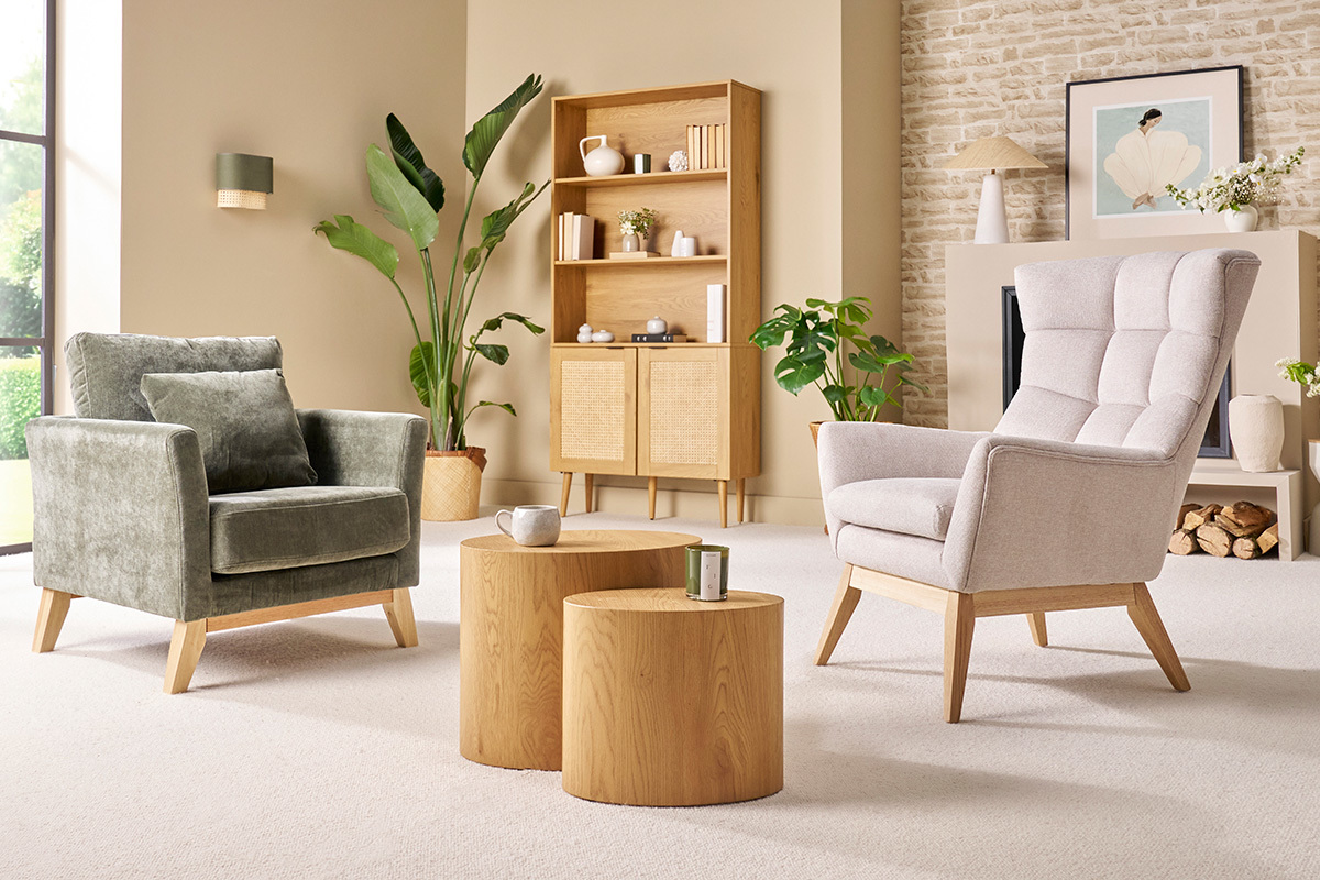 Silln nrdico efecto aterciopelado natural con patas de madera BRODY