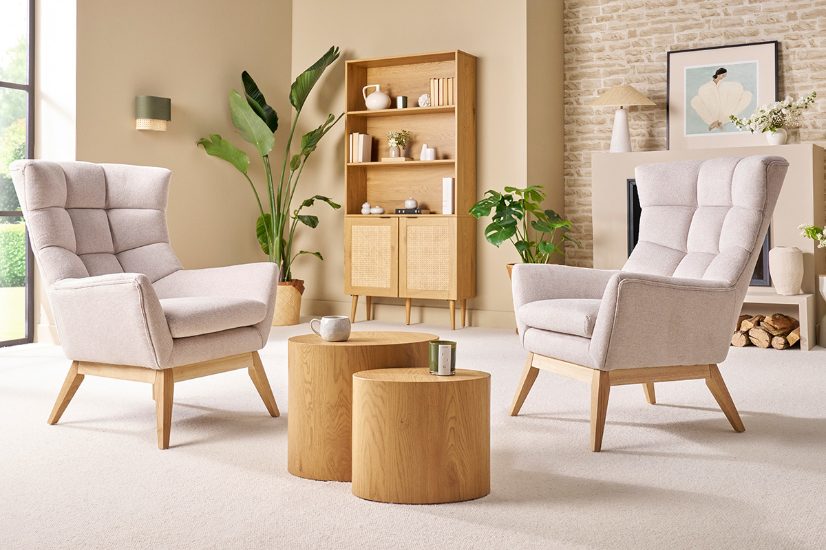 Silln nrdico efecto aterciopelado natural con patas de madera BRODY